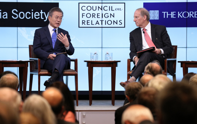 President Moon Jae-in (left) responds to questions from the audience at the Council on Foreign Relations in New York on Tuesday. Yonhap