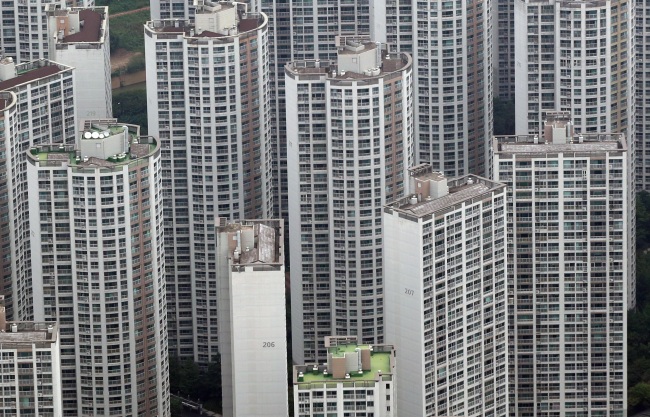 An apartment complex in Seoul. (Yonhap)