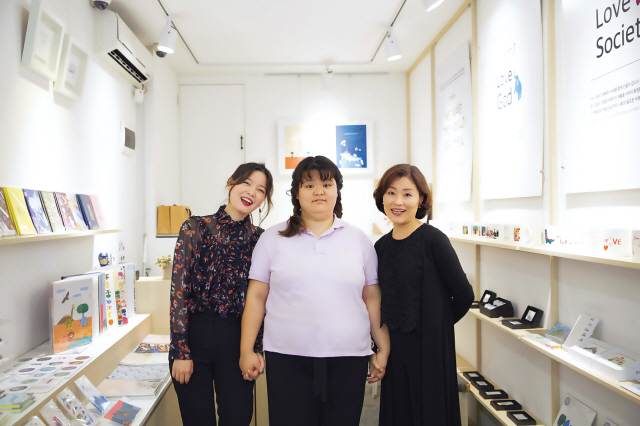어퓨 마데카소사이드 오티스타 제품과 디자인 초안.