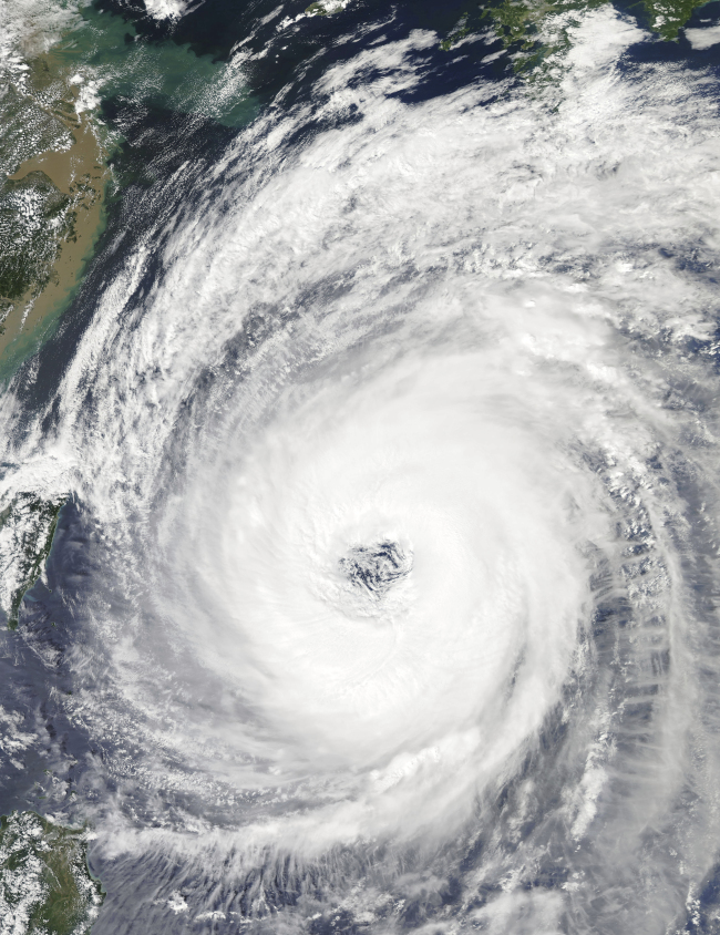 <YONHAP PHOTO-2313> In this Sept. 28, 2018, NASA satellite image, Typhoon Trami is located 380 kilometers (235 miles) south of Okinawa, Japan. The powerful typhoon was ripping through Japan on Sunday, Sept. 30, and authorities were warning people to brace for heavy winds and rain in areas that include those devastated by a previous storm. Many flights were canceled at major airports throughout Japan, including Tokyo's Narita and Haneda, as Typhoon Trami approached. The storm destroyed power lines on the southwestern islands of Okinawa on Saturday. (NASA Earth Observatory via AP)/2018-09-30 15:23:00/ <저작권자 ⓒ 1980-2018 ㈜연합뉴스. 무단 전재 재배포 금지.>
<YONHAP PHOTO-2313> In this Sept. 28, 2018, NASA satellite image, Typhoon Trami is located 380 kilometers (235 miles) south of Okinawa, Japan. The powerful typhoon was ripping through Japan on Sunday, Sept. 30, and authorities were warning people to brace for heavy winds and rain in areas that include those devastated by a previous storm. Many flights were canceled at major airports throughout Japan, including Tokyo's Narita and Haneda, as Typhoon Trami approached. The storm destroyed power lines on the southwestern islands of Okinawa on Saturday. (NASA Earth Observatory via AP)/2018-09-30 15:23:00/ <저작권자 ⓒ 1980-2018 ㈜연합뉴스. 무단 전재 재배포 금지.>