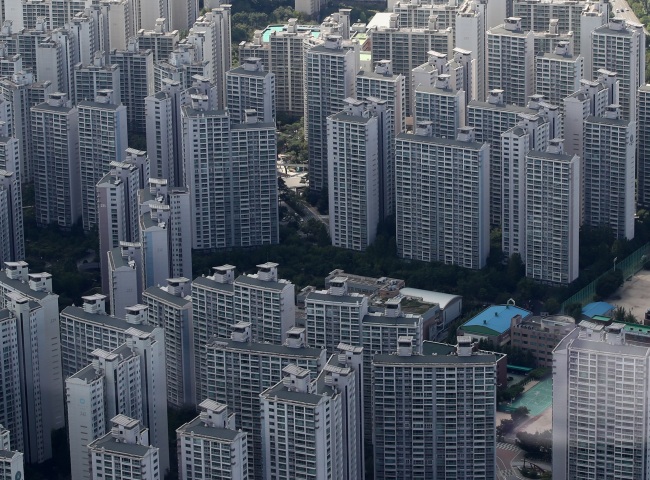 An apartment complex in Seoul's Songpa district. (Yonhap)