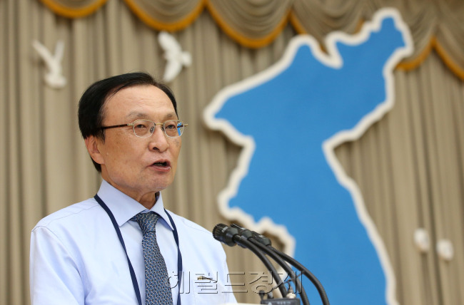 더불어민주당 이해찬 대표가 4일 오후 평양 인민문화궁전에서 열린 '10.4 선언 11주년 기념 민족통일대회' 합동만찬에서 인사말을 하고 있다. [사진=공동취재단]