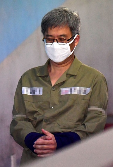 댓글 조작 혐의로 기소된 드루킹 김동원이 고(故) 노회찬 전 정의당 의원 유서에 적힌 ‘4000만원’이 정당한 강의료 였으며 특검 회유로 허위 자백했다는 취지의 의견서를 재판부에 제출한 것으로 알려졌다. [사진=연합뉴스]
