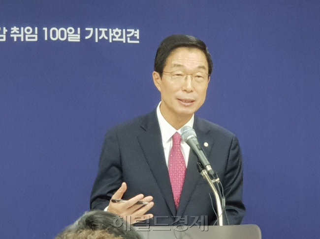임종식 경북도교육감이 11일 도교육청 브리핑룸에서 취임 100일 기자회견을 열고 있다. [김병진 기자/kbj7653@heraldcorp.com]