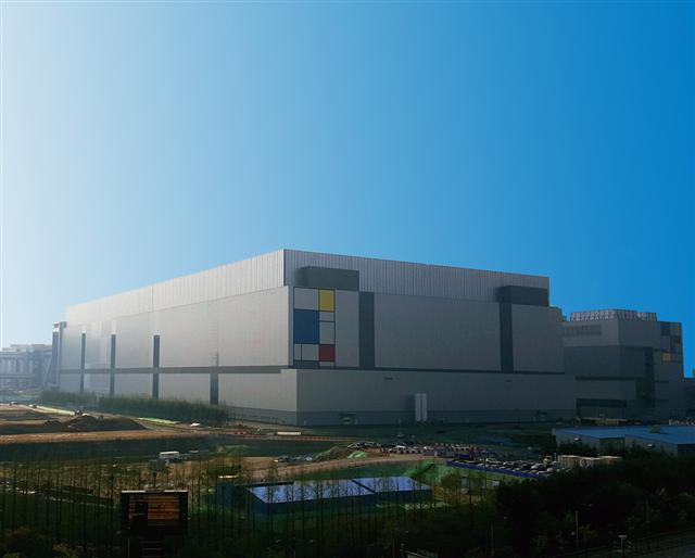 삼성전자 화성 파운드리 제조라인 전경.