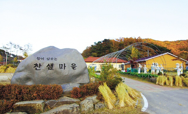 대청호 전경. 대전과 충북 청주, 옥천, 보은 등에 걸쳐 있는 대청호는 둘레가 약 220㎞에 이른다. [제공=한국농어촌공사]