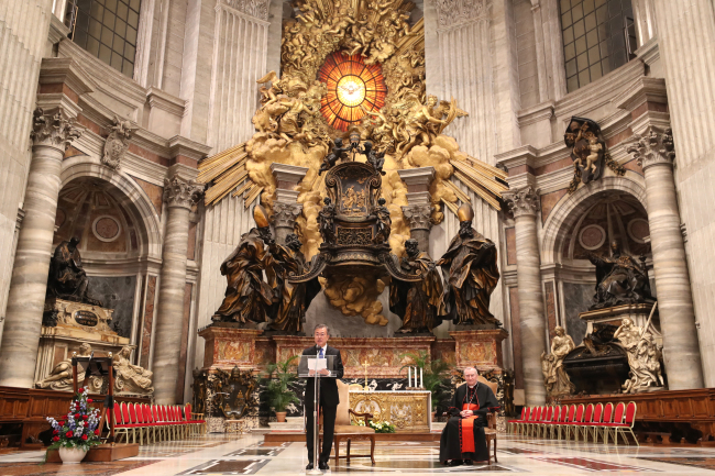 President Moon Jae-in gives a speech at Basilica of St. Peter in Rome on Wednesday. Yonhap