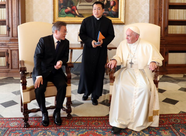 South Korea's President Moon Jae-in holds talk with Pope Francis. Yonhap