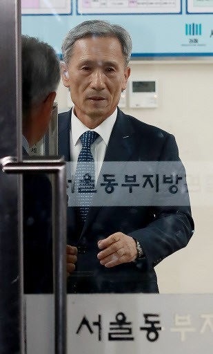 '기무사 계엄령' 김관진 前실장 11시간 조사 후 귀가