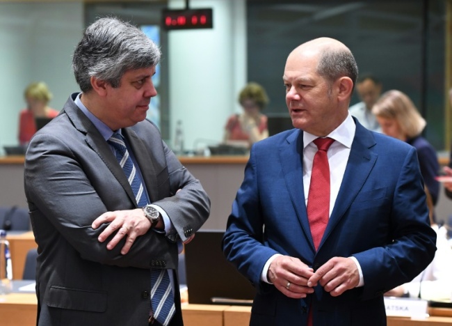 Germany's Finance Minister Olaf Sholz (R, pictured May 2018) said there needs to be a "minimum tax rate valid globally which no state can get out of (applying)" (AFP)