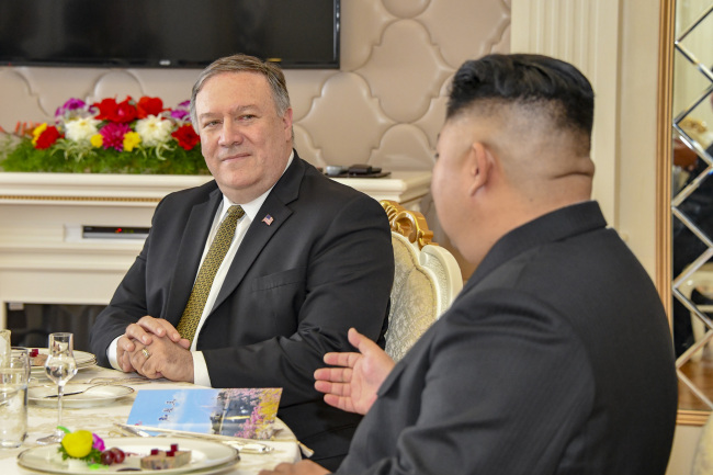 US Secretary Mike Pompeo, left, talks with North Korean leader Kim Jong-un, right, in Pyongyang, North Korea on Oct. 7. (US State Department-Yonhap)