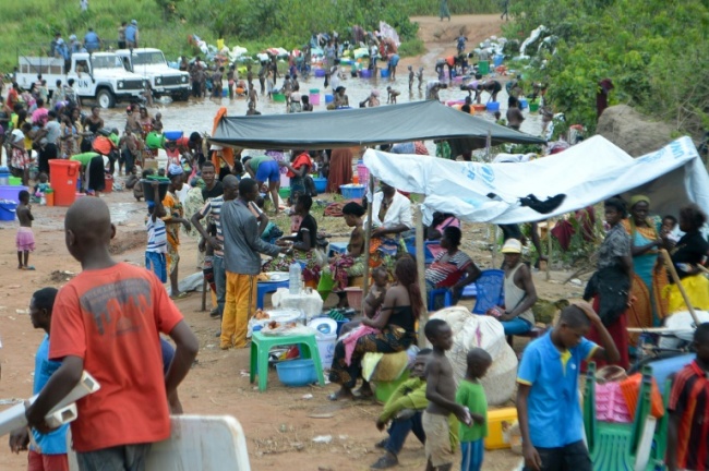 Congolese migrants who were living in Angola gather near the Congolese border town of Kamako on October 12, 2018, after returning to their country following a security crackdown by Angolan authorities (AFP)