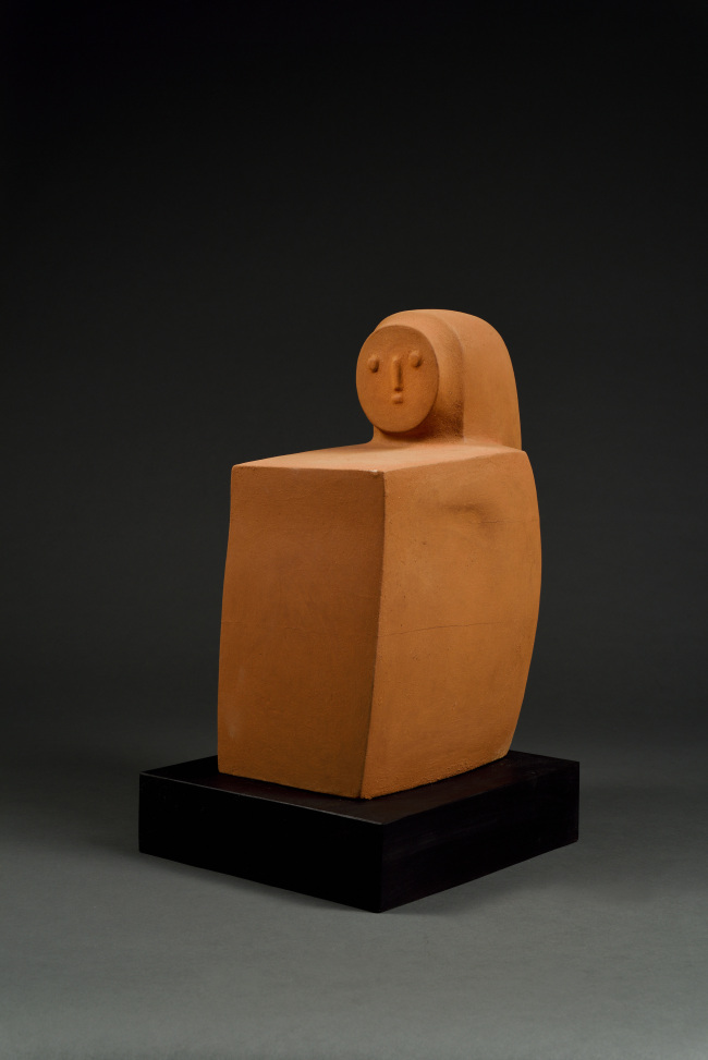 최종태, Sitting Figure, 2018, Color on wood, 21.9x33.3x44.2cm [사진제공=가나아트센터]