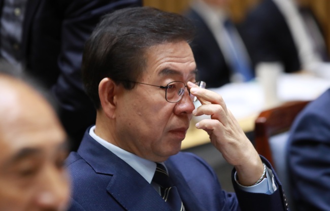 Seoul mayor Park Won-soon attends a parliamentary inspection session of the Seoul Metropolitan Government at the Seoul City Hall in central Seoul, Monday. (Yonhap)