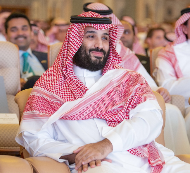 <YONHAP PHOTO-0215> epa07113848 A handout photo made available by the Saudi Royal Palace shows Saudi Crown Prince Mohammad Bin Salman attending the Future Investment Initiative Conference, in Riyadh, Saudi Arabia, 23 October 2018. Saudi Arabia on 23 October opened the three-day Future Investment Initiative conference that has seen major pull-outs from global political and business figures following the disappearance of Saudi journalist Jamal Khashoggi after he entered the Saudi consulate in Istanbul on 02 October and later acknowledgement he died inside the kingdom's consulate. EPA/BANDAR ALGALOUD / SAUDI ROYAL PALACE HANDOUT HANDOUT EDITORIAL USE ONLY/NO SALES/2018-10-24 01:29:25/ <저작권자 ⓒ 1980-2018 ㈜연합뉴스. 무단 전재 재배포 금지.>
<YONHAP PHOTO-0215> epa07113848 A handout photo made available by the Saudi Royal Palace shows Saudi Crown Prince Mohammad Bin Salman attending the Future Investment Initiative Conference, in Riyadh, Saudi Arabia, 23 October 2018. Saudi Arabia on 23 October opened the three-day Future Investment Initiative conference that has seen major pull-outs from global political and business figures following the disappearance of Saudi journalist Jamal Khashoggi after he entered the Saudi consulate in Istanbul on 02 October and later acknowledgement he died inside the kingdom's consulate. EPA/BANDAR ALGALOUD / SAUDI ROYAL PALACE HANDOUT HANDOUT EDITORIAL USE ONLY/NO SALES/2018-10-24 01:29:25/ <저작권자 ⓒ 1980-2018 ㈜연합뉴스. 무단 전재 재배포 금지.>