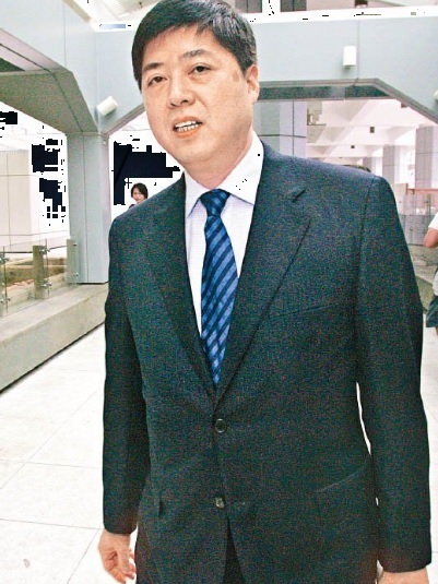 홍콩부호 류시융이 중국 검찰서 심문을 받던 중 사망한 것과 관련 중국 당국이 관련자 9명에게 이례적으로 중형을 선고해 주목을 받았다. SNS캡처.
