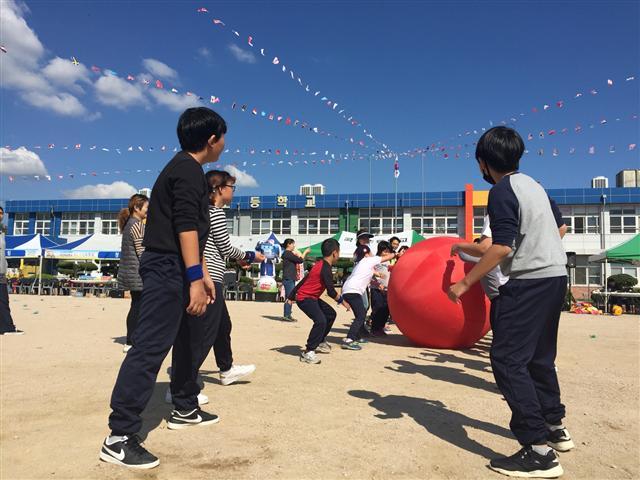 지난 12일 포항시 곡강초등학교에서 열린 ‘팔도 동심운동회’ 모습