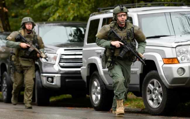 A police rapid response team responding to a mass shooting at the Tree of Life Synagogue in Pittsburgh, Pennsylvania (Getty Images via AFP)