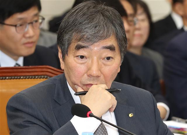 지난 12일 국회 정무위원회 금융감독원 국정감사에서 윤석헌 금감원장이 발언하고 있다. [사진=연합뉴스]