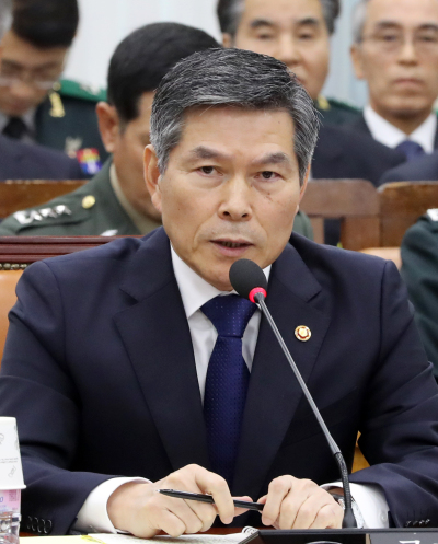 정경두 국방부 장관이 29일 국회에서 열린 국방위원회 종합감사에서 질의에 답하고 있다. [사진제공=연합뉴스]