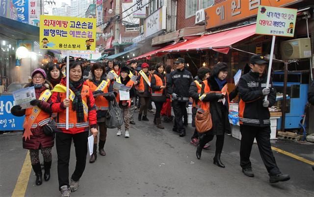 소방재난본부는 겨울로 접어드는 11월부터 내년 2월 말까지 ‘겨울철 소방안전대책 추진기간’으로 정하고 화재위험 요인 사전제거 등 종합적인 화재예방 안전대책을 추진한다.