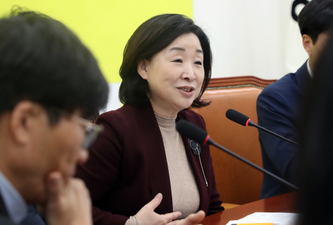 심상정 정치개혁특별위원회 위원장이 1일 국회에서 열린 정치개혁공동행동 시민단체 대표자들과의 간담회에서 모두발언을 하고 있다.[사진=연합뉴스]
심상정 정치개혁특별위원회 위원장이 1일 국회에서 열린 정치개혁공동행동 시민단체 대표자들과의 간담회에서 모두발언을 하고 있다.[사진=연합뉴스]