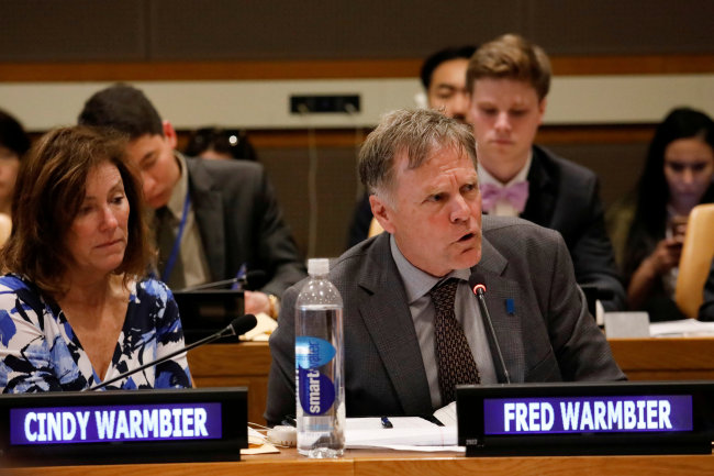 Fred Warmbier speaks as his wife Cindy looks on during a symposium on possible ways of international cooperation to urge the Democratic Republic of Korea to take concrete actions to improve the human rights situation in the DPRK at the United Nations headquarters in Manhattan, New York, US, May 3, 2018. (Yonhap-Reuters)