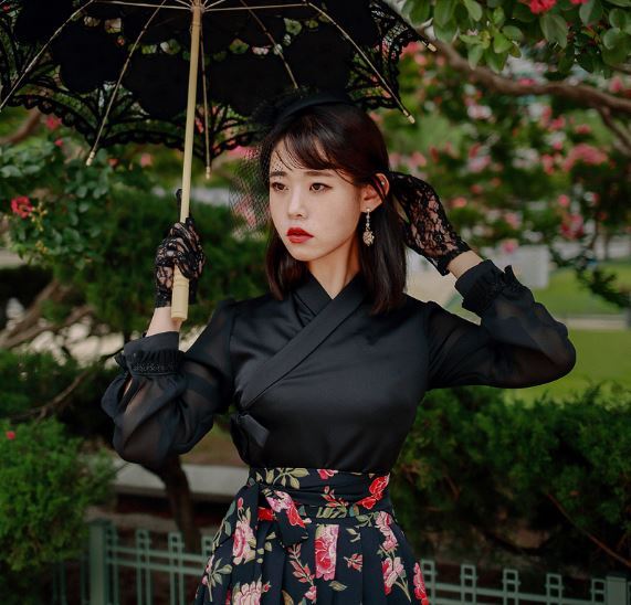 Video] Modernized hanbok setting trend, reinterpreting tradition - The  Korea Herald