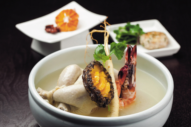코리아그랜드세일 조선마당극 공연,  코리아그랜드세일 기념 인천공항 환영이벤트,  한식 삼계탕,  한식 전주상차림.
