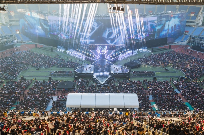 The 2018 “League of Legends” World Championship Finals are held at Munhak Stadium in Incheon on Monday. (Riot Games Korea)