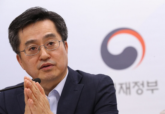 Finance Minister Kim Dong-yeon (Yonhap)