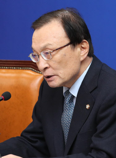 더불어민주당 이해찬 대표가 9일 오전 국회에서 열린 최고위원회의에서 발언하고 있다.(사진=연합뉴스)