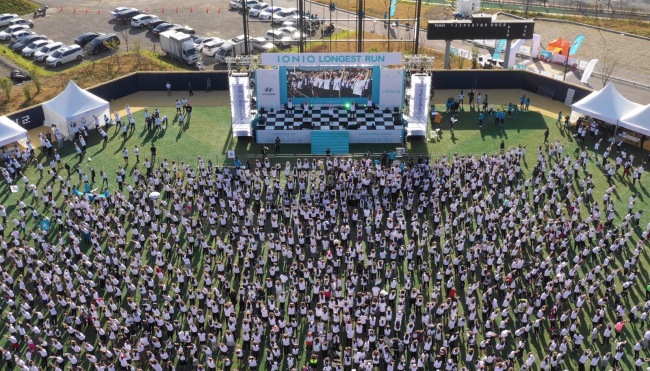 지난 10일 부산 기장-현대차 드림볼파크에서 열린 ‘아이오닉 롱기스트 런 페스티벌’에서 참가자들이 7㎞ 단체 러닝 행사를 가졌다. [제공=현대차]