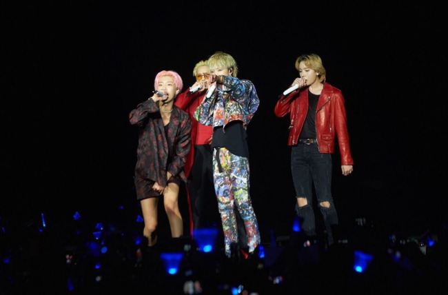 (Winner performs at “Winner 2018 [Everywhere] Tour in Manila” on Nov.10. / YG Entertainment)