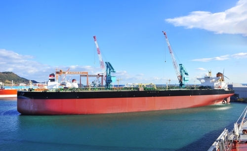 (A very large crude carrier built by Hyundai Heavy Industries Co. that received cyber security certificate from the American Bureau of Shipping, in this photo provided by Hyundai Heavy on Nov. 12, 2018./ Yonhap)