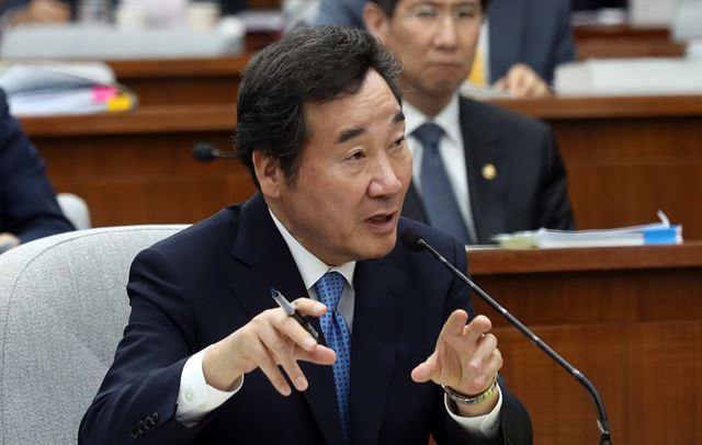 Prime Minister Lee Nak-yon (Yonhap)