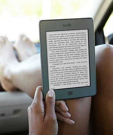 Subscribing to monthly e-book services, people can get access to limitless supply of books. (Yonhap)