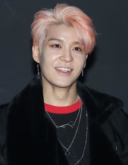 그룹 젝스키스의 강성훈이 11일 오후 서울 용산구 CGV용산아이파크몰에서 열린 젝스키스 에이틴 시사회에 참석하고 있다. (연합뉴스)