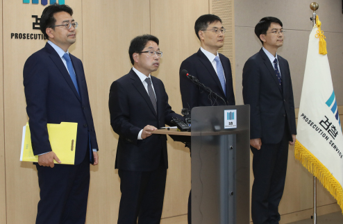 기무사 계엄령 문건 의혹을 수사 중인 민군 합동수사단이 지난 7일 중간수사 결과를 발표하고 있다. [사진제공=연합뉴스]