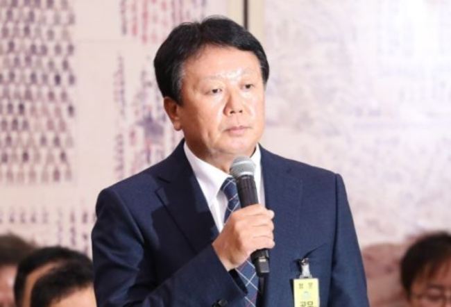 This file photo taken Oct. 10, 2018, shows South Korean national baseball team manager Sun Dong-yol at a parliamentary audit session in Seoul. (Yonhap)