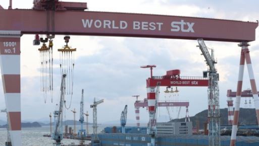 This undated file photo shows work under way at STX Offshore & Shipbuilding in Changwon in South Gyeongsang Province. (Yonhap)