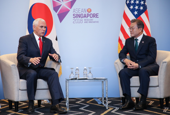 President Moon Jae-in and US Vice President Mike Pence hold a meeting in Singapore on Thursday. Yonhap