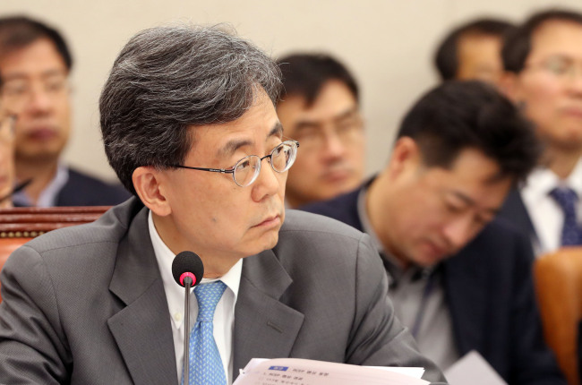 Minister for Trade Kim Hyun-chong at a parliamentary audit on Nov. 6 (Yonhap)