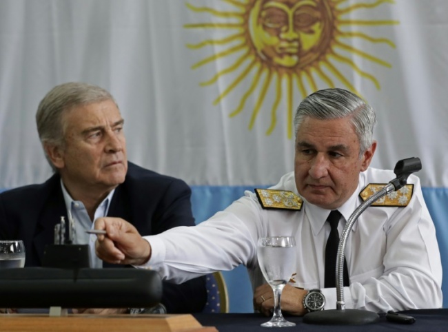 Admiral Jose Villan (r), the navy's new head, explained that the particular relief of the seabed had complicated its discovery in an area well-trawled by search Argentine and foreign ships (AFP)