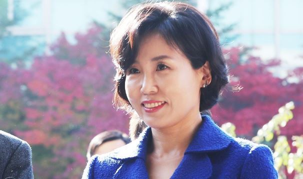 이재명 경기지사의 부인 김혜경 씨가 '혜경궁 김씨' 트위터 계정의 소유주 논란과 관련 피고발인 신분으로 조사를 받기 위해 2일 오전 경기도 수원시 경기남부지방경찰청으로 출석하고 있다. (연합뉴스)