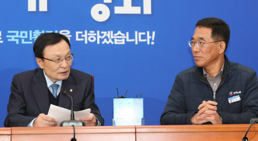 더불어민주당 이해찬 대표가 19일 오후 국회에서 열린 더불어민주당-한국노총 고위급 정책협의회에서 인사말을 하고 있다. (사진=연합뉴스)