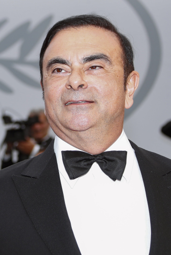 <YONHAP PHOTO-4412> epa07176726 (FILE) - Nissan Chairman Carlos Ghosn arrives for the premiere of 'L'amant Double' during the 70th annual Cannes Film Festival, in Cannes, France, 26 May 2017, reissued 19 November 2018). Media reports on 19 November 2018 state that Nissan is dismissing chairman Carlos Ghosn from his post over financial misconduct claims after conducting an internal investigation which showed Mr Ghosn had been allegedly under-reporting his pay. EPA/IAN LANGSDON *** Local Caption *** 53547715/2018-11-19 20:28:21/ <저작권자 ⓒ 1980-2018 ㈜연합뉴스. 무단 전재 재배포 금지.>
<YONHAP PHOTO-4412> epa07176726 (FILE) - Nissan Chairman Carlos Ghosn arrives for the premiere of 'L'amant Double' during the 70th annual Cannes Film Festival, in Cannes, France, 26 May 2017, reissued 19 November 2018). Media reports on 19 November 2018 state that Nissan is dismissing chairman Carlos Ghosn from his post over financial misconduct claims after conducting an internal investigation which showed Mr Ghosn had been allegedly under-reporting his pay. EPA/IAN LANGSDON *** Local Caption *** 53547715/2018-11-19 20:28:21/ <저작권자 ⓒ 1980-2018 ㈜연합뉴스. 무단 전재 재배포 금지.>