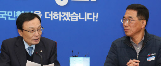 더불어민주당 이해찬 대표가 19일 오후 국회에서 열린 더불어민주당-한국노총 고위급 정책협의회에서 인사말을 하고 있다. (사진=연합뉴스)