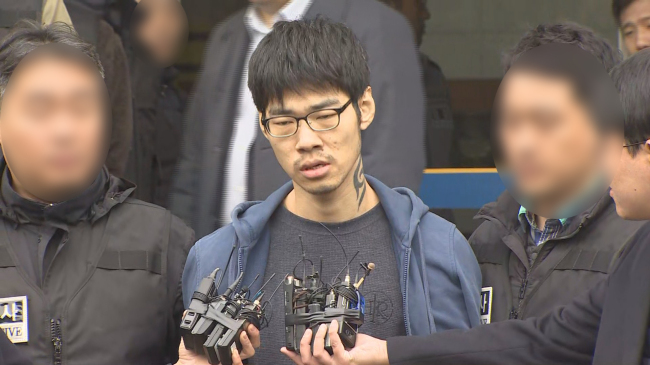 Kim Sung-soo speaks in front of reporters Wednesday. (Yonhap)
