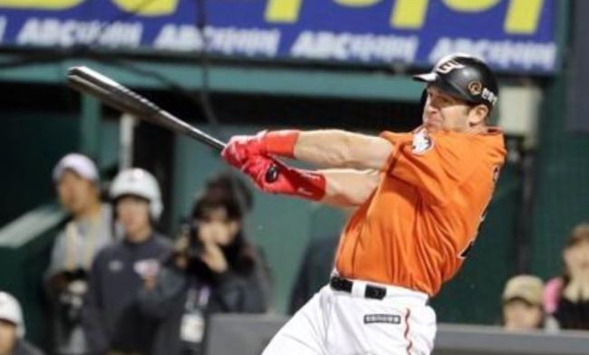 In this file photo from Oct. 19, 2018, Jared Hoying of the Hanwha Eagles takes a swing against the Nexen Heroes in the bottom of the first inning of Game 1 of their first round Korea Baseball Organization playoff series at Hanwha Life Eagles Park in Daejeon, 160 kilometers south of Seoul. (Yonhap)
